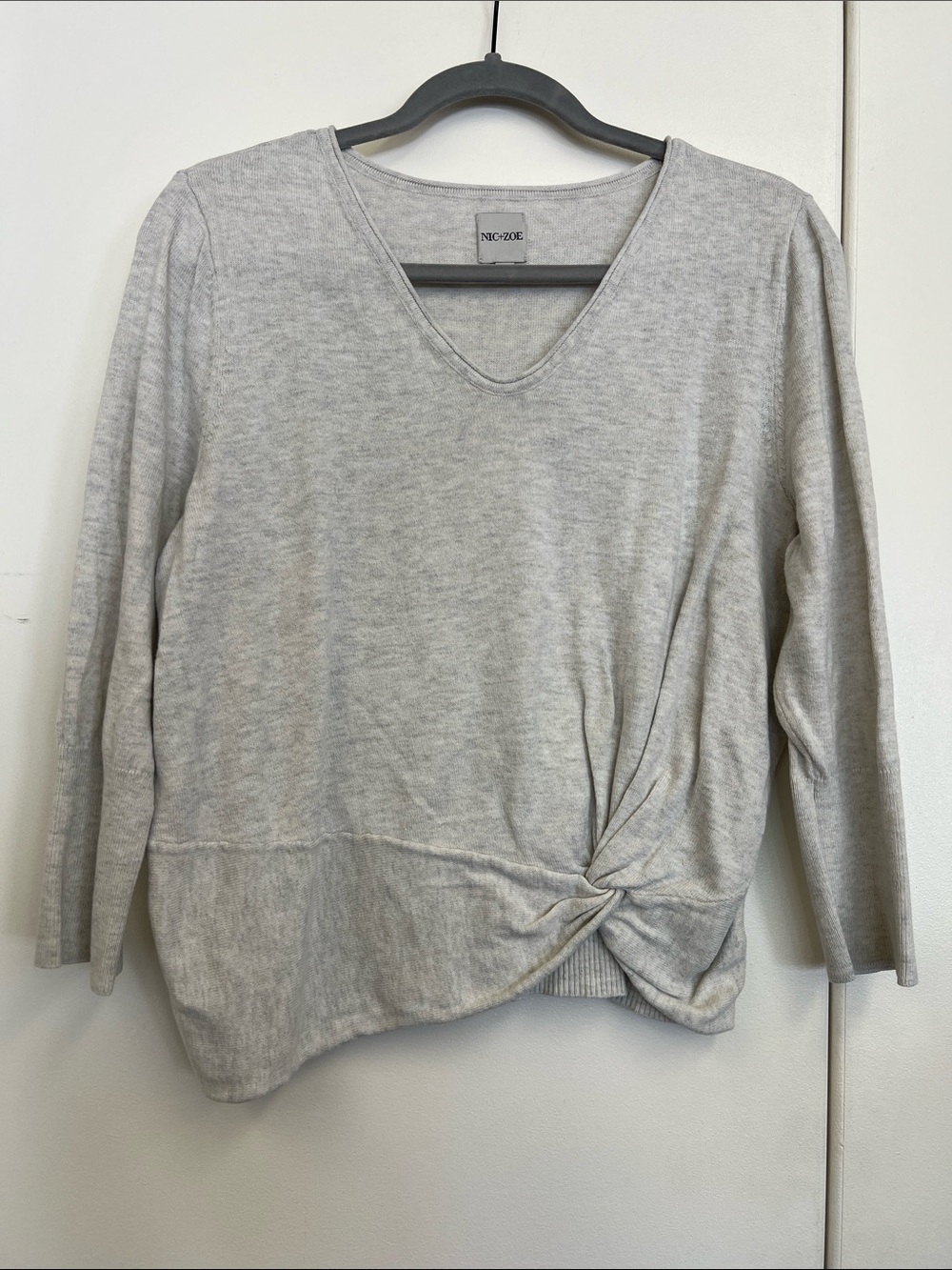 NIC+ZOE Light Gray V-Neck Twist Hem Sweater Top Blouse Shirt